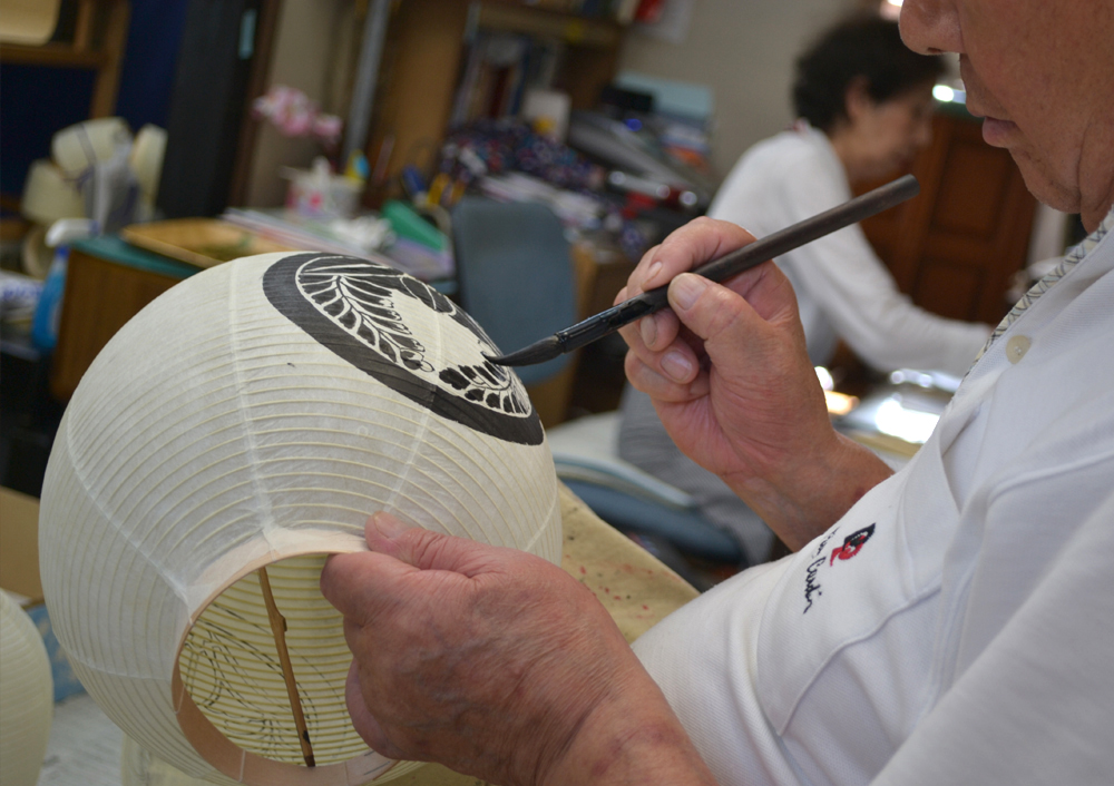 提灯制作｜上原人形｜千葉県野田市の祭提灯/盆提灯/花輪/羽子板/破魔弓/破魔矢/雛人形/五月人形（鎧飾り・兜飾り）/鯉のぼり 販売・制作